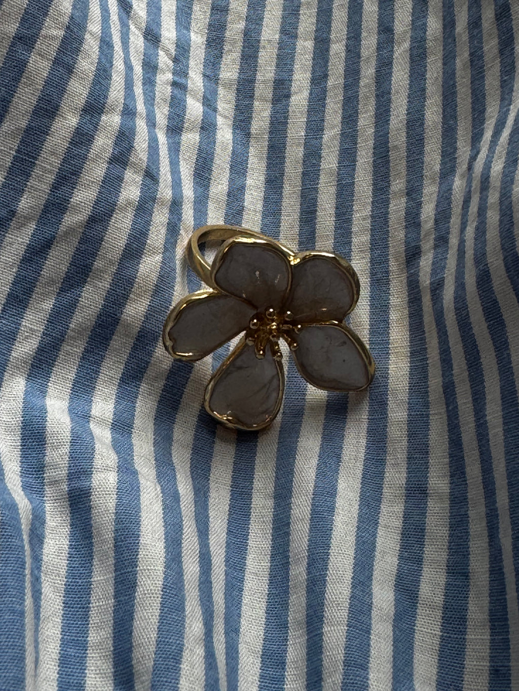 Bague Fleur d’été du Sud — LaMaisonRose & Co
Une petite touche florale à porter chaque jour