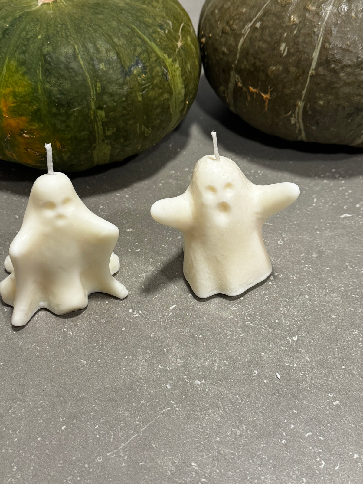Mini fantôme bras en l’air -chandelles sculptées