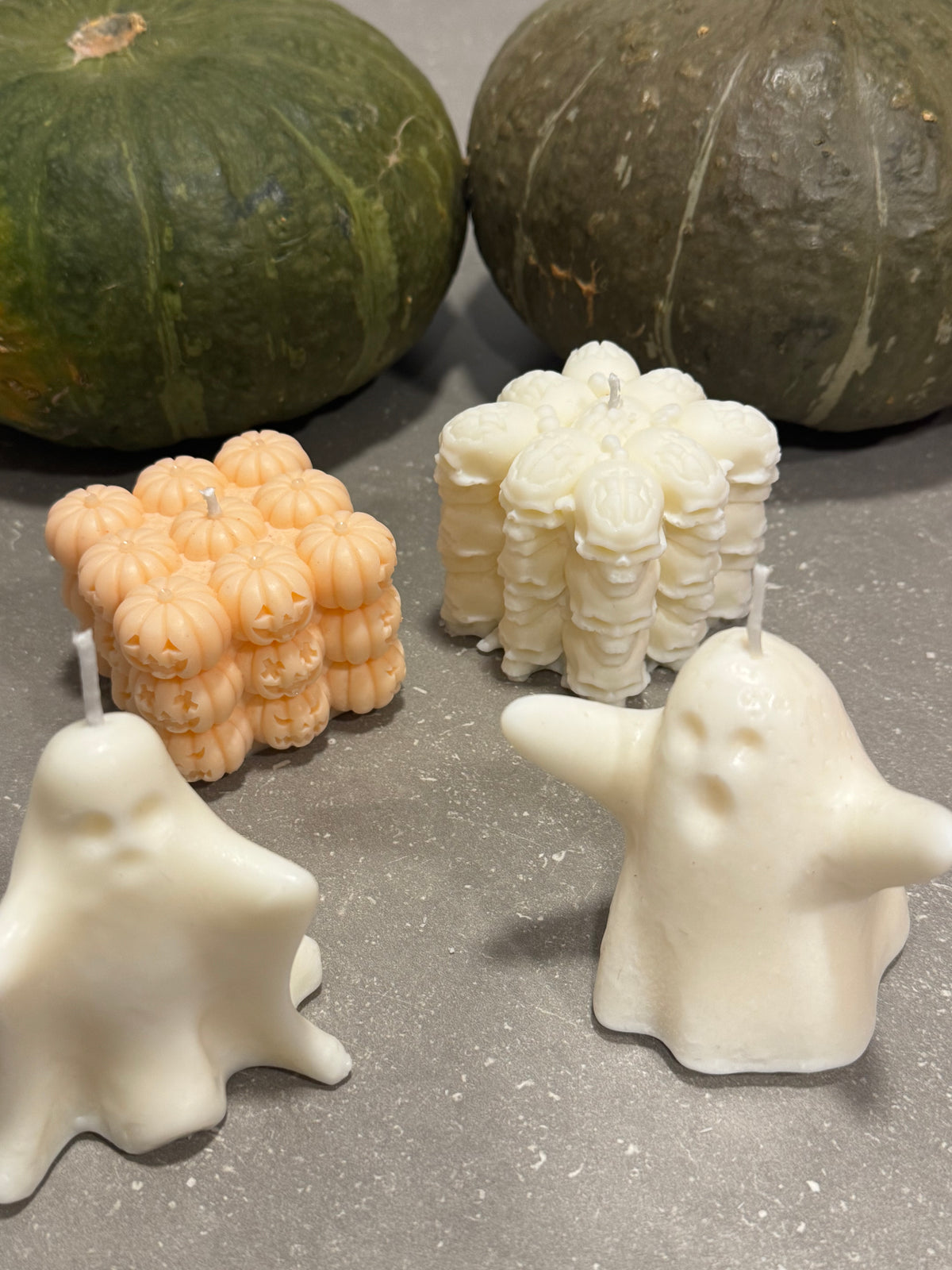Mini fantôme bras en l’air -chandelles sculptées