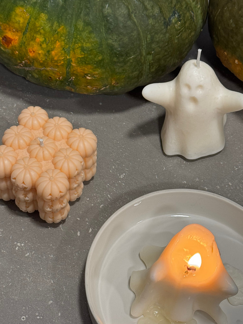 Mini fantôme bras en l’air -chandelles sculptées