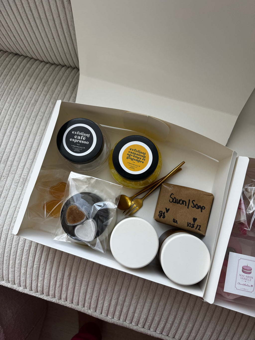 Boîte Découverte Bien-être — LaMaisonRose & Co
Une sélection surprise de soins naturels faits à la main
