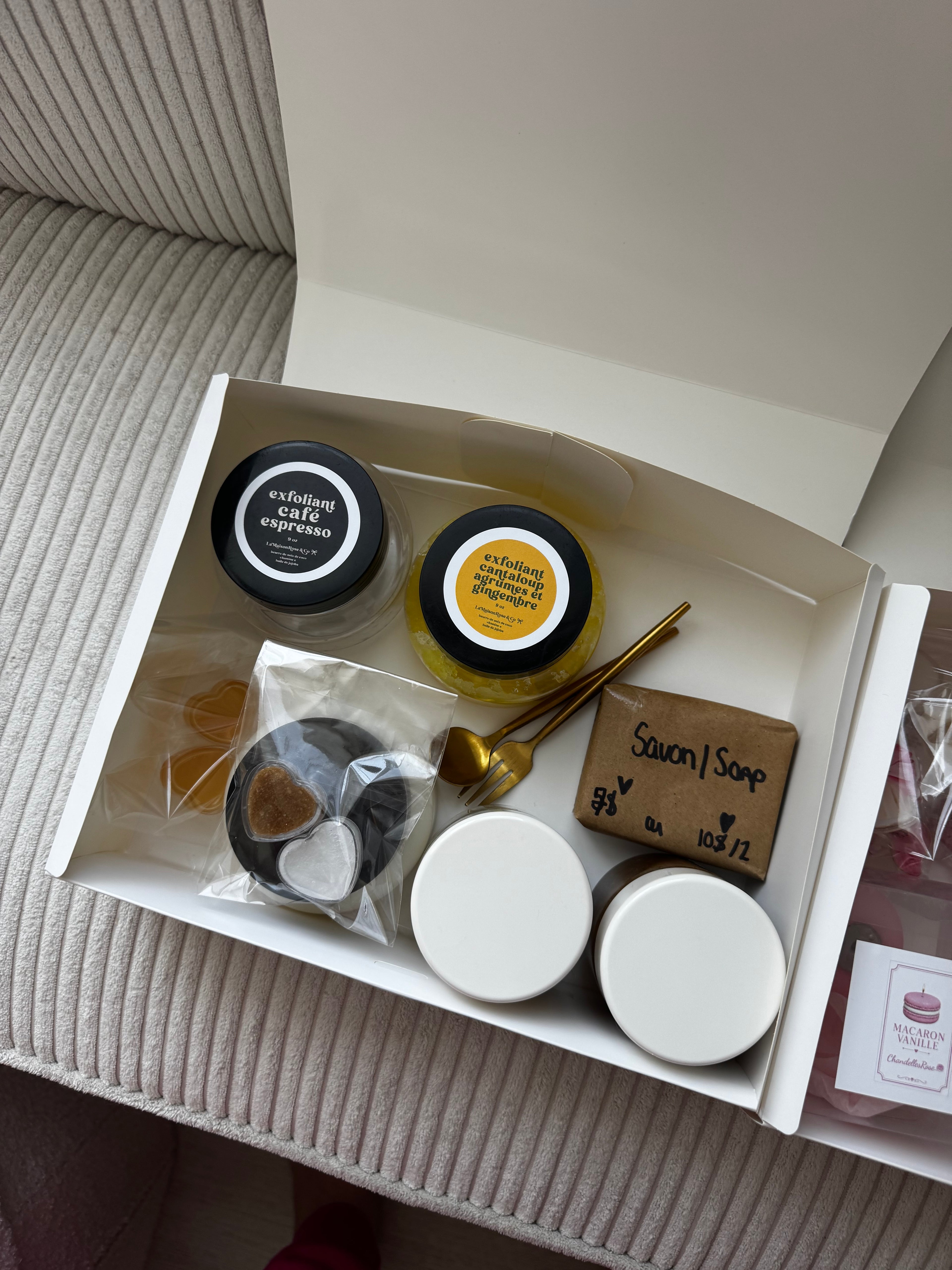 Boîte Découverte Bien-être — LaMaisonRose & Co
Une sélection surprise de soins naturels faits à la main