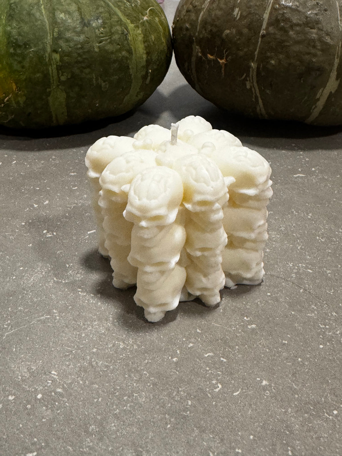 💀 Chandelle sculptée — Carré de crânes ivoire