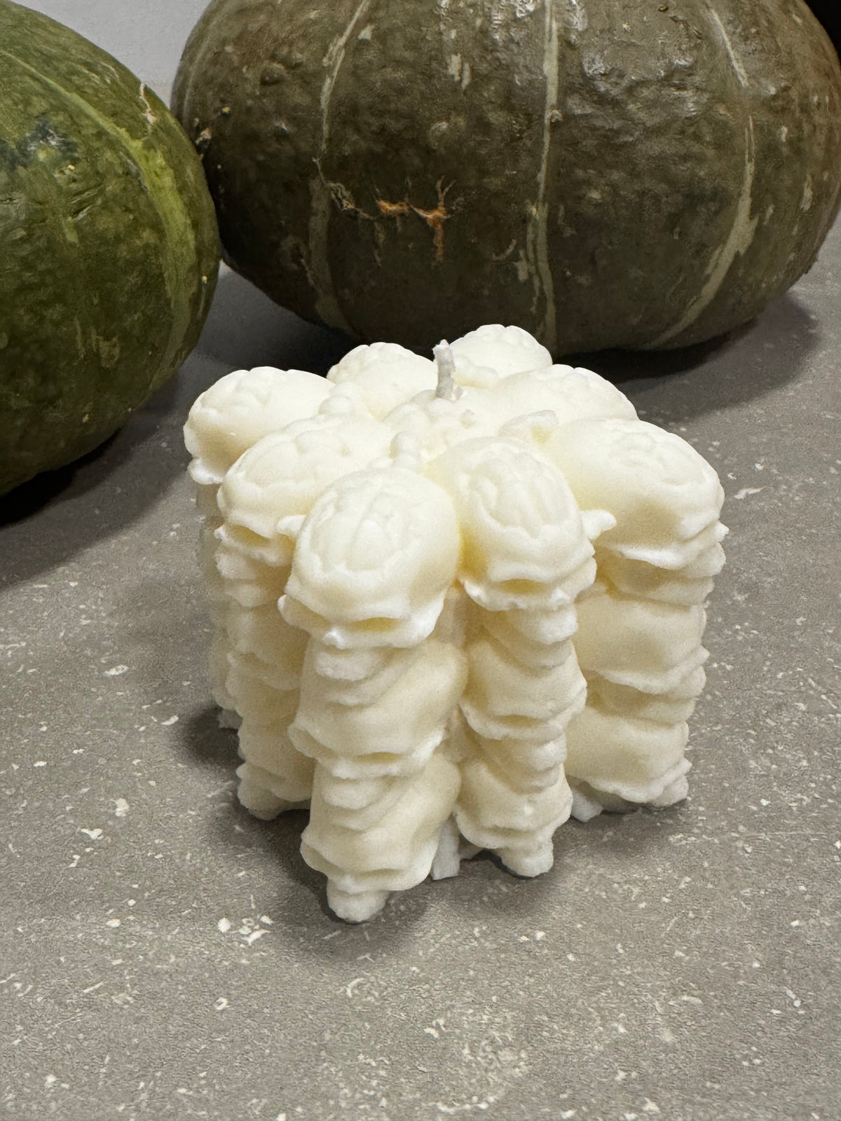 💀 Chandelle sculptée — Carré de crânes ivoire