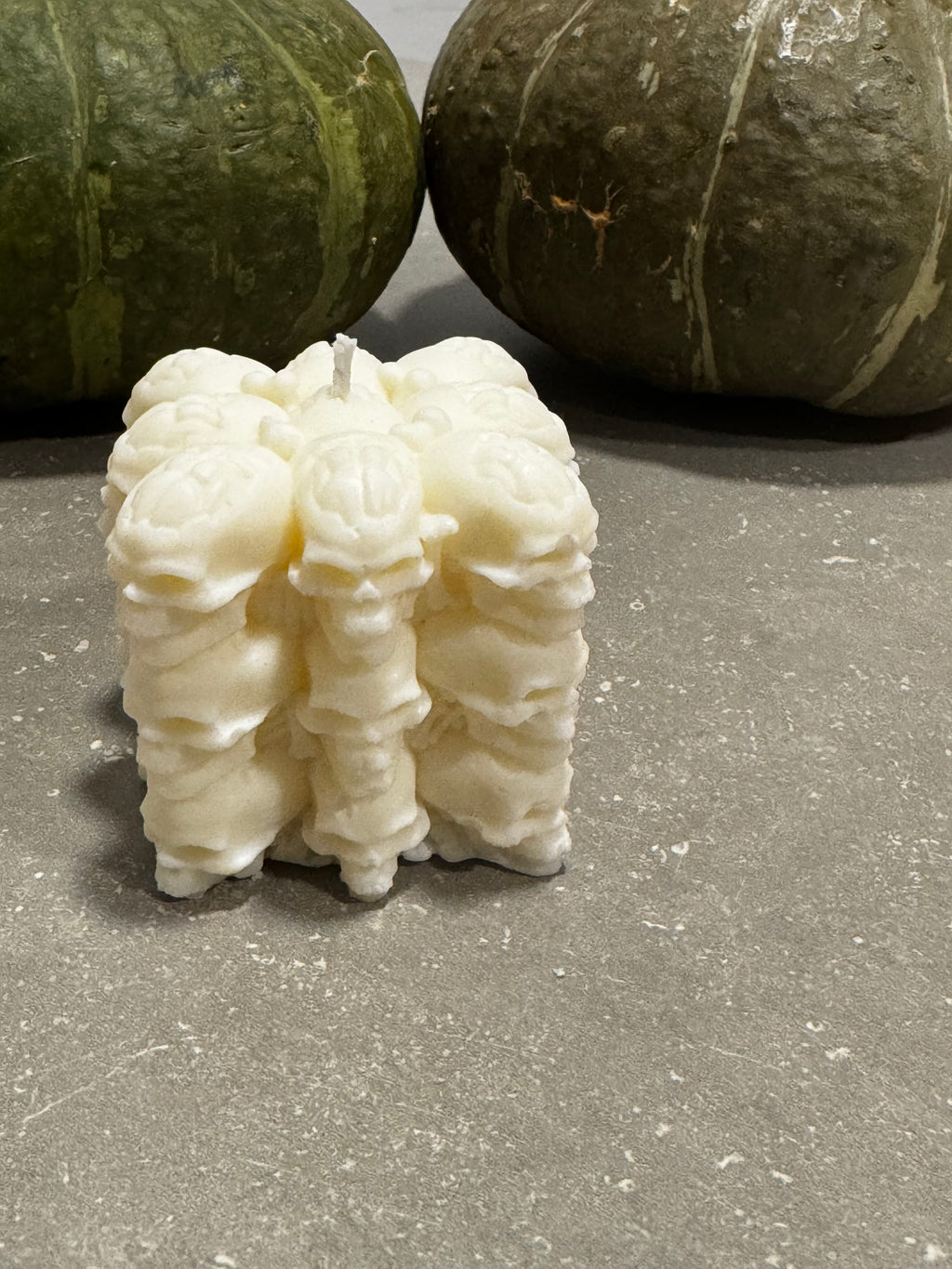 💀 Chandelle sculptée — Carré de crânes ivoire