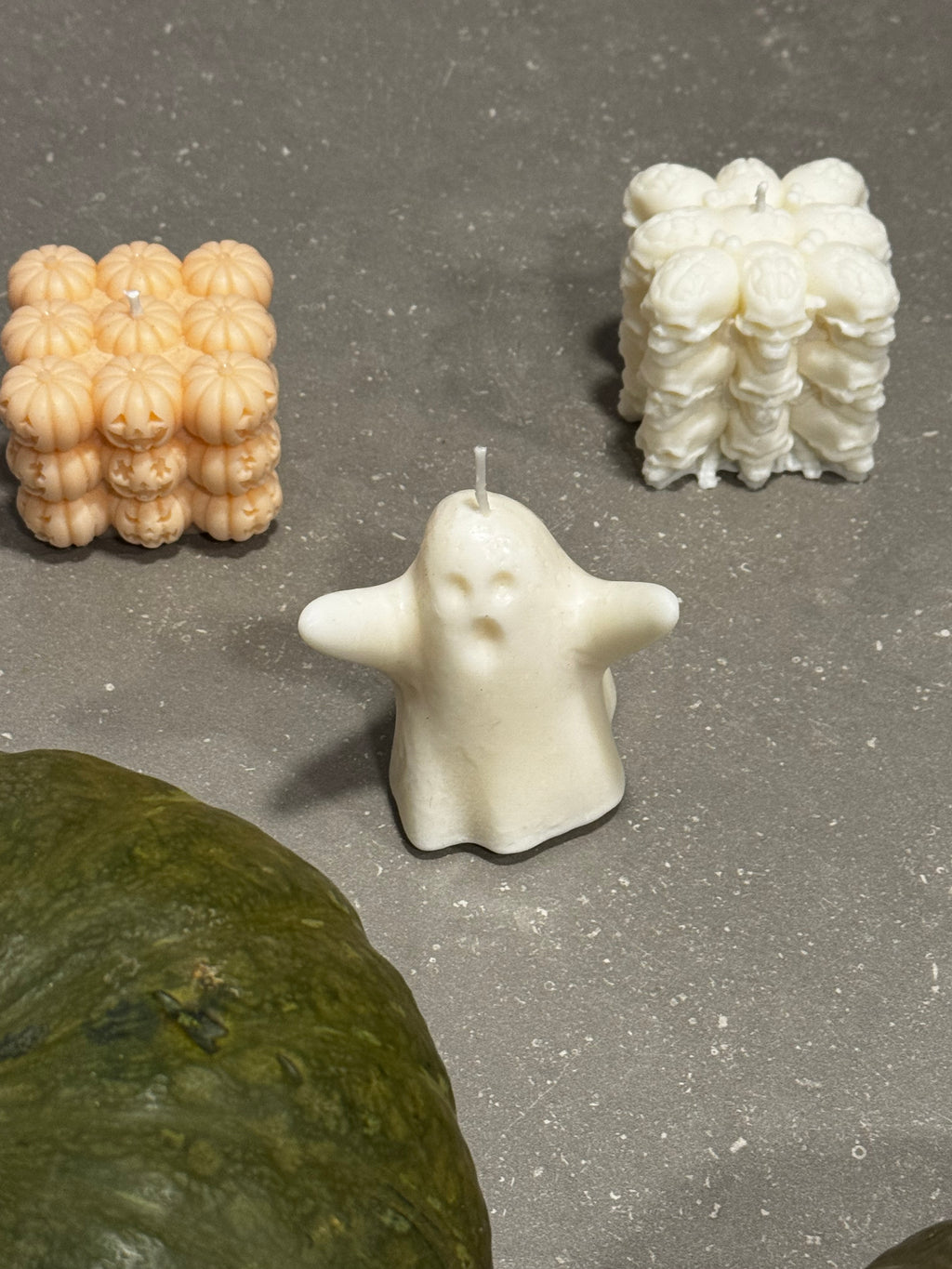 Mini fantôme bras en l’air -chandelles sculptées