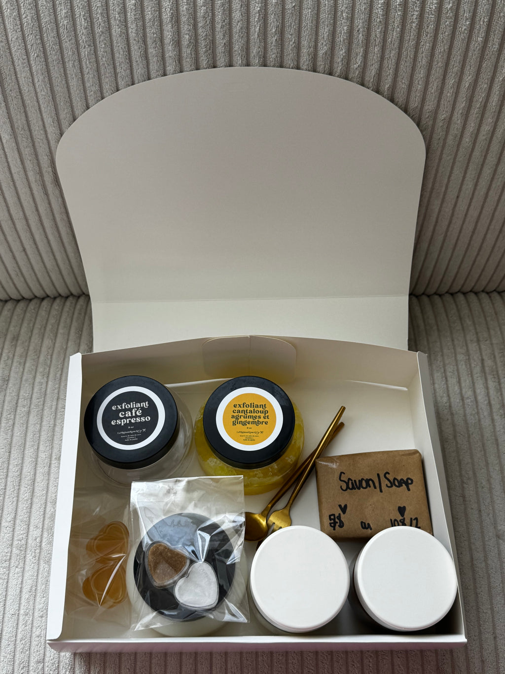 Boîte Découverte Bien-être — LaMaisonRose & Co
Une sélection surprise de soins naturels faits à la main