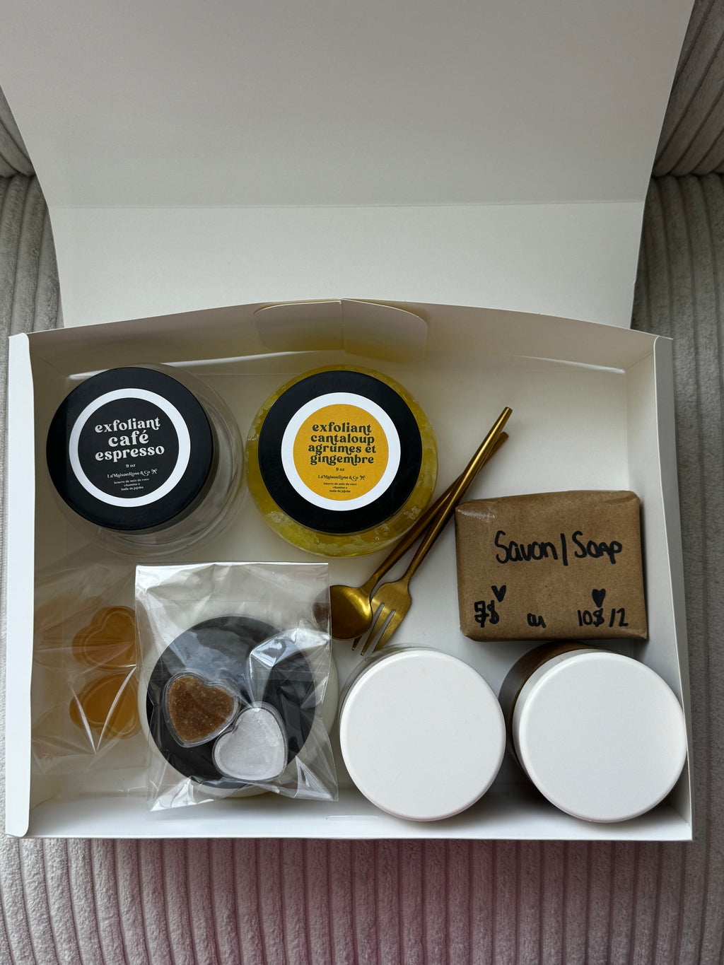 Boîte Découverte Bien-être — LaMaisonRose & Co
Une sélection surprise de soins naturels faits à la main
