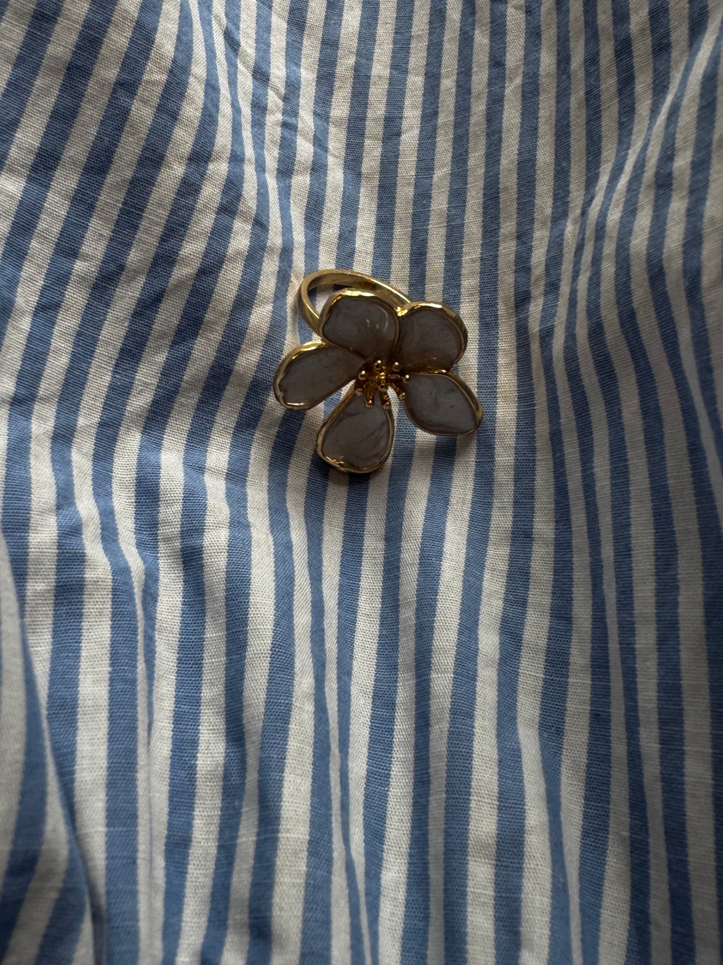 Bague Fleur d’été du Sud — LaMaisonRose & Co
Une petite touche florale à porter chaque jour