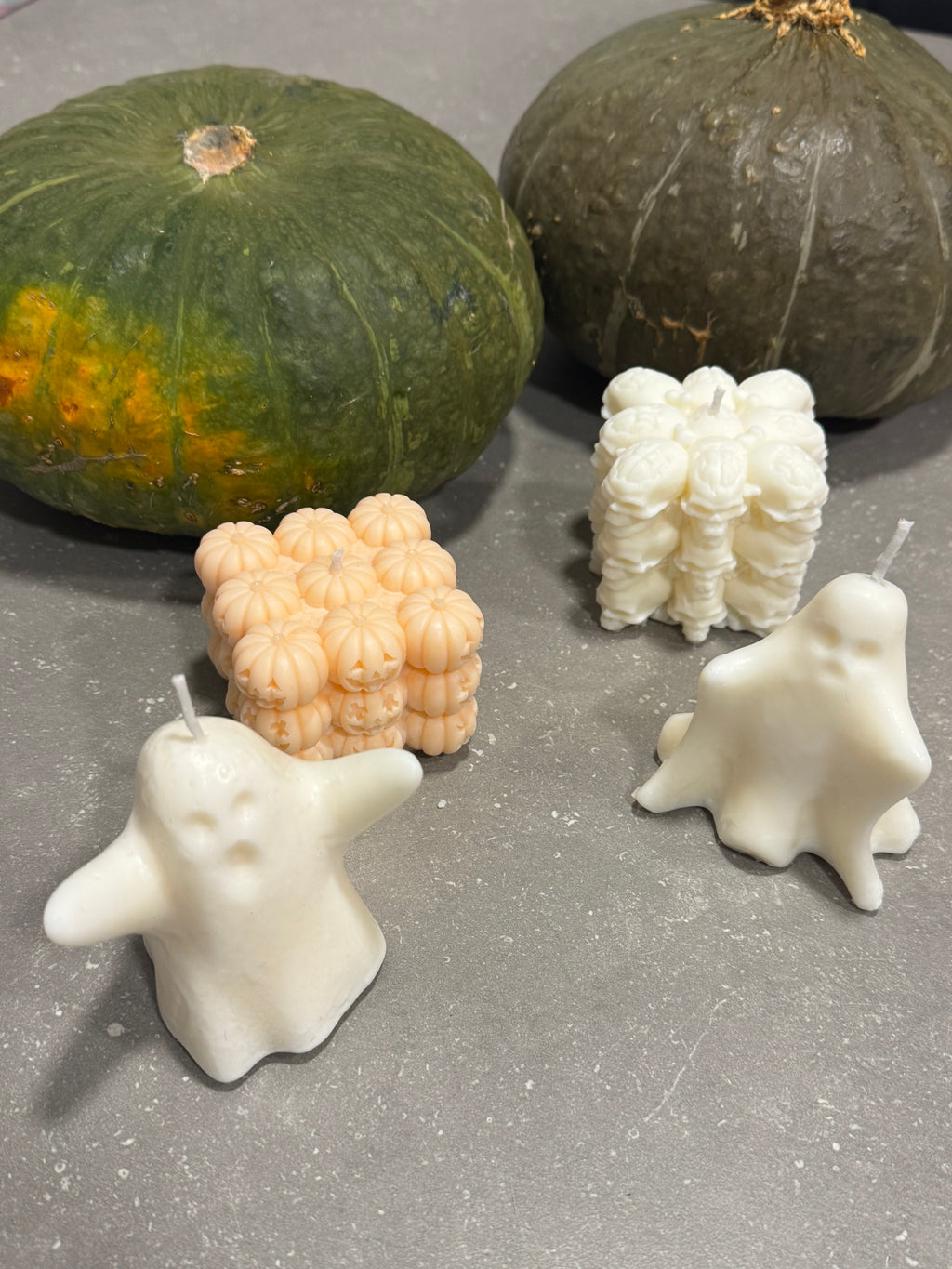 Mini fantôme bras en l’air -chandelles sculptées